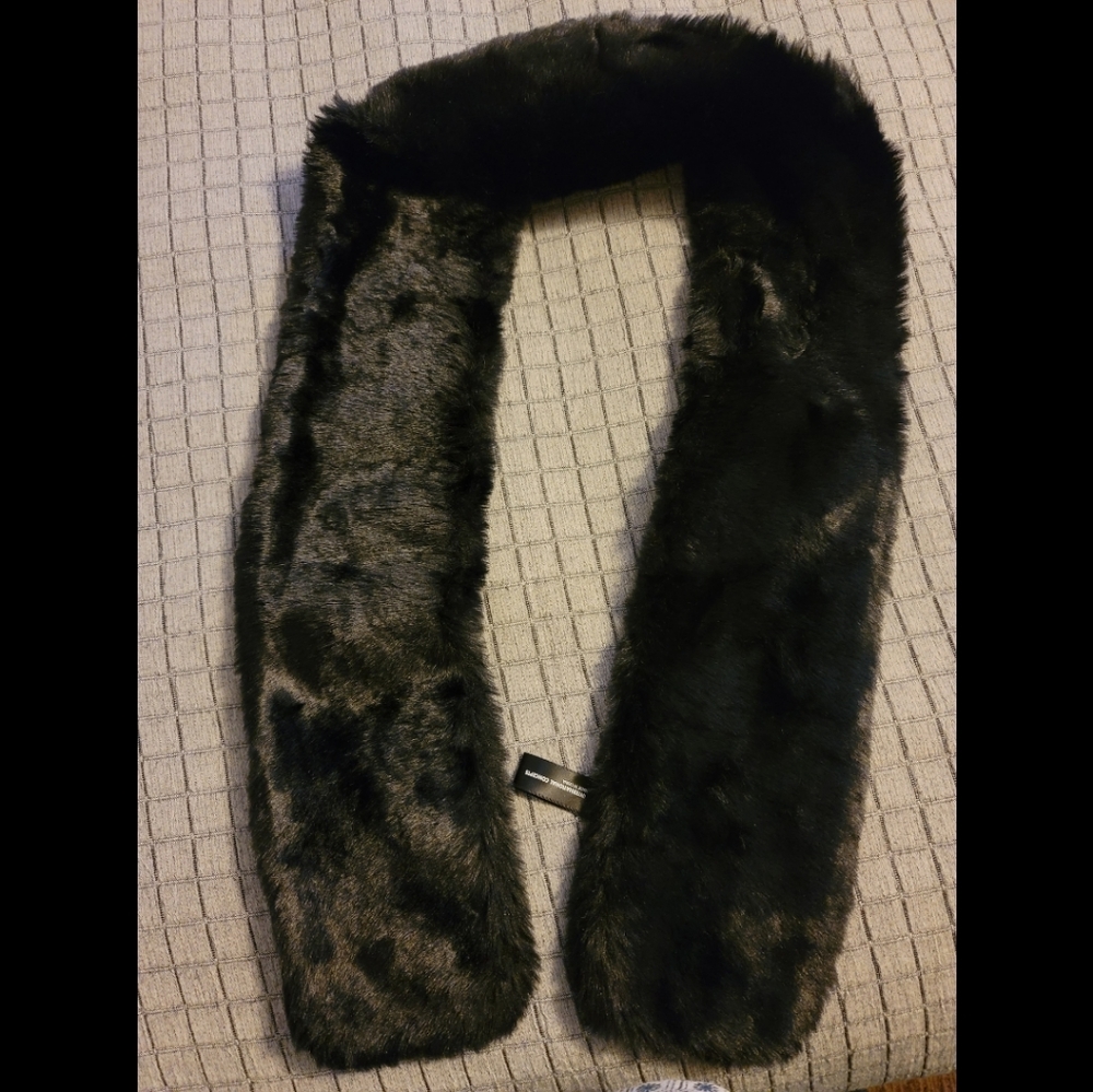 INC International Faux Fur Scarf - Picture 3 of 4